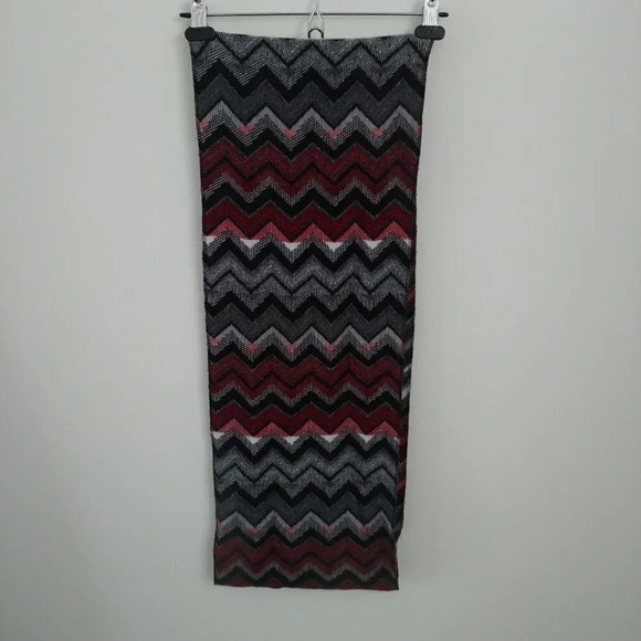 Ardene Circle Scarf Zigzag Print, Red/Black/Grey - Picture 4 of 5